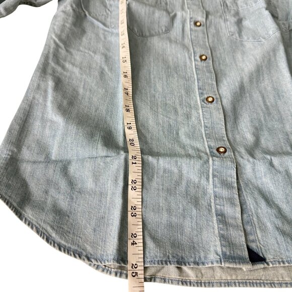 Untuckit Alleanza Regular Fit Denim Button-Up Shirt Women Size 4 Light Blue 100% - Picture 9 of 11
